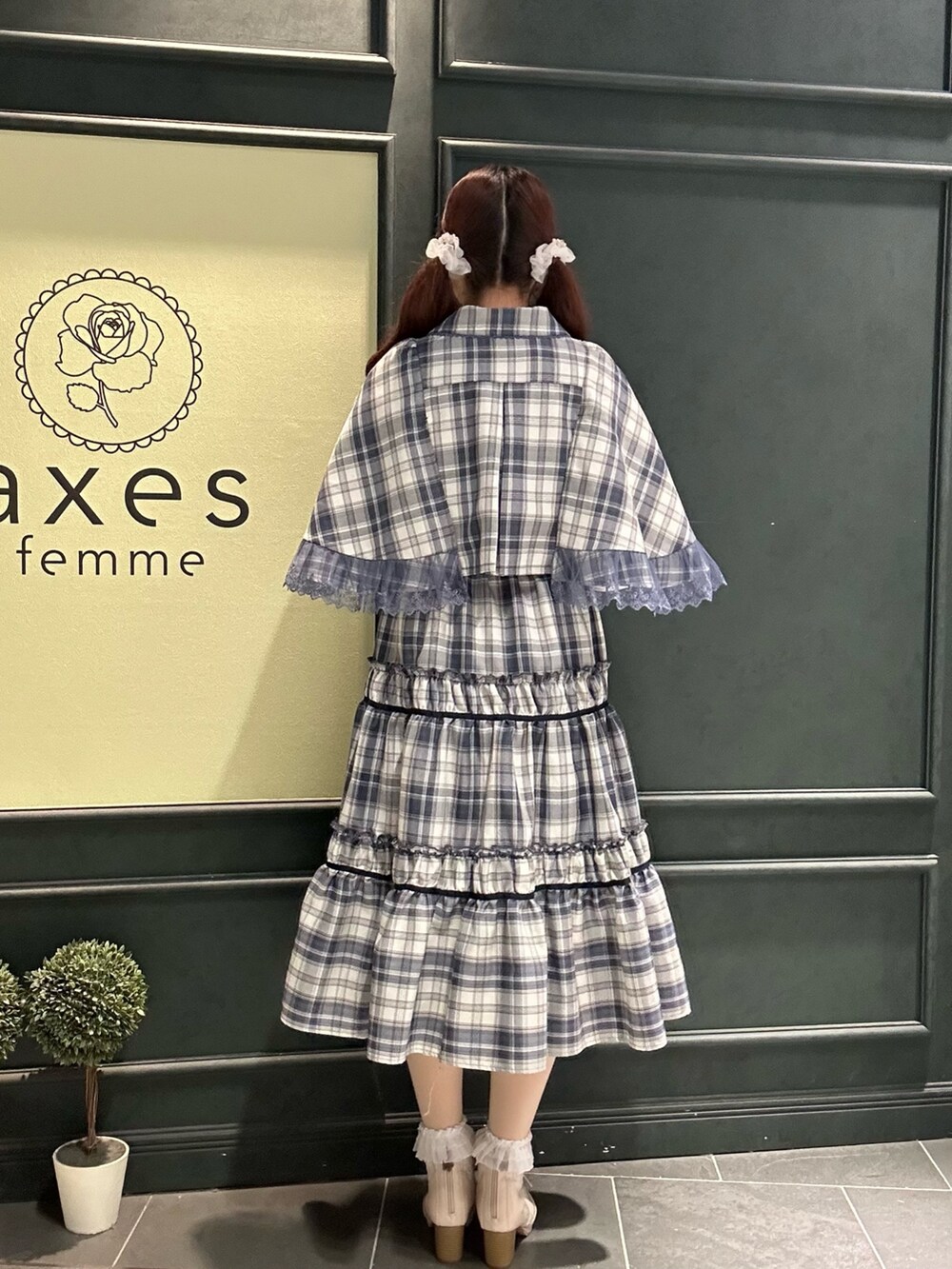 「チェック、春めき満開コーデ、axes femme、axes femme POETIQUE」|「axes femme POETIQUEのシャーリングデザインワンピース(ワンピース、グレー系)」を使った、まみ 🎀さん(骨格ナチュラル・レディース・167cm)の春コーディネートの3枚目の写真