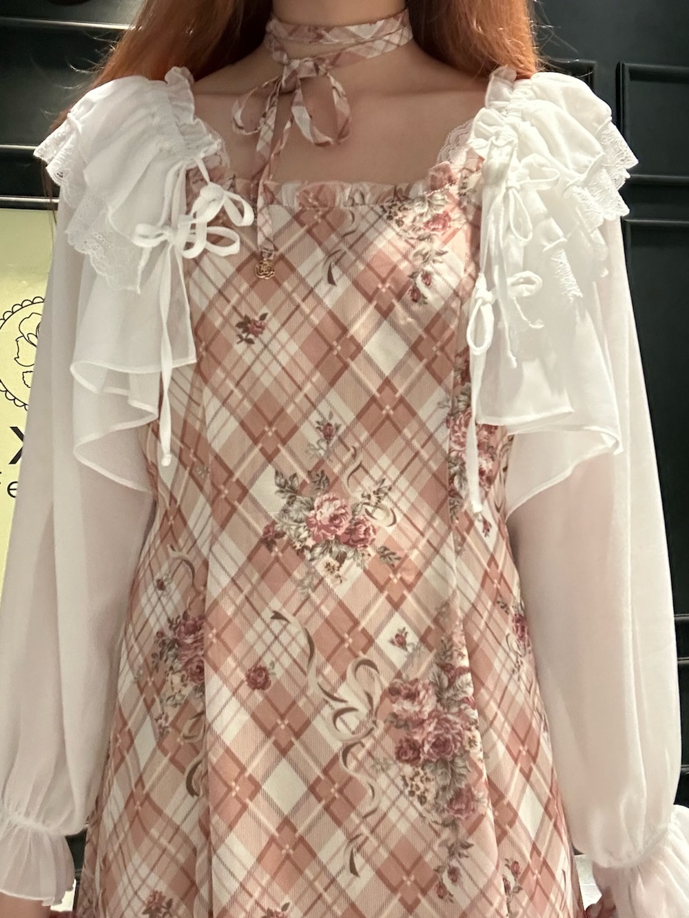 「axes femme、ラフコーデ、おしゃれさんと繋がりたい、カーディガンコーデ、キャミワンピ、サンダル、夏、夏コーデ」｜「axes femmeのロージーチェックキャミワンピース（ワンピース、オレンジ系）」を使った、まみ 🎀さん（骨格ナチュラル・レディース・167cm）の春コーディネートの8枚目の写真