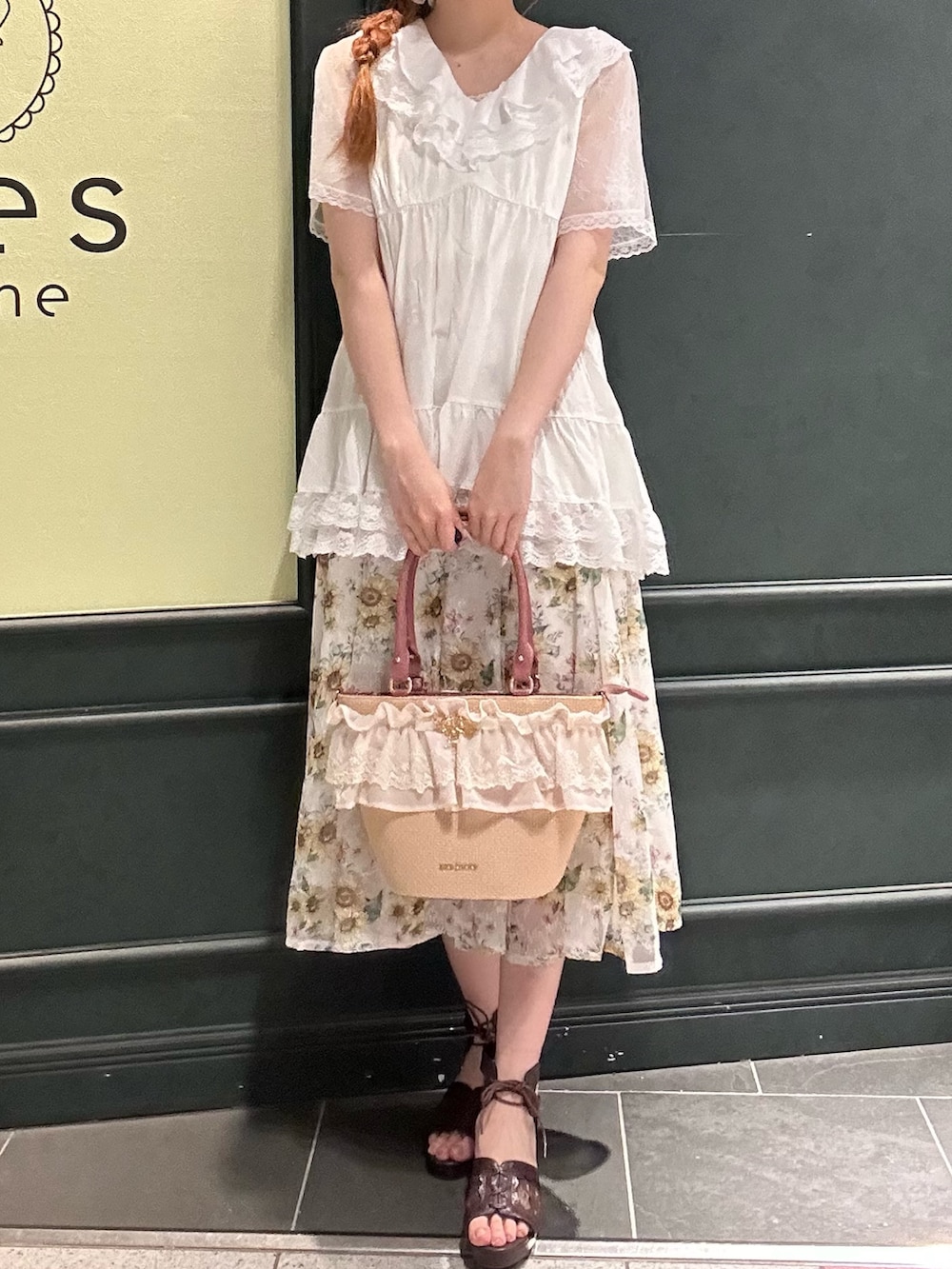 「サンダル、ひまわり、ひまわり畑、花柄、花柄スカート、夏、夏コーデ、シアー」|「axes femmeのひまわり柄ロングスカート(スカート、ホワイト系)」を使った、まみ 🎀さん(骨格ナチュラル・レディース・167cm)の夏コーディネートの5枚目の写真