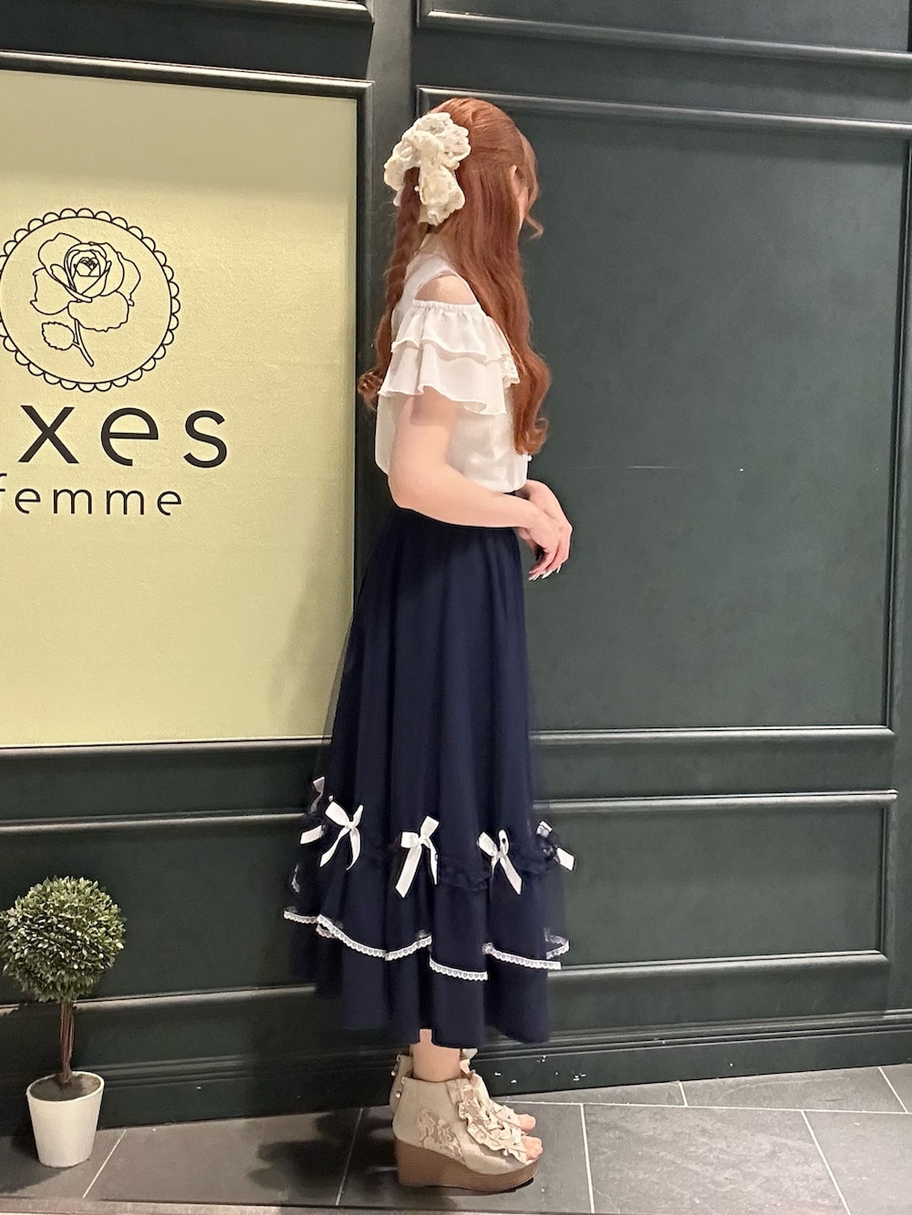「axes femme POETIQUE、マリン、マリンコーデ、夏コーデ、海コーデ、海」|「axes femme POETIQUEのマリンチャームリボンブラウス(シャツ/ブラウス、ホワイト系)」を使った、まみ 🎀さん(骨格ナチュラル・レディース・167cm)の夏コーディネートの2枚目の写真