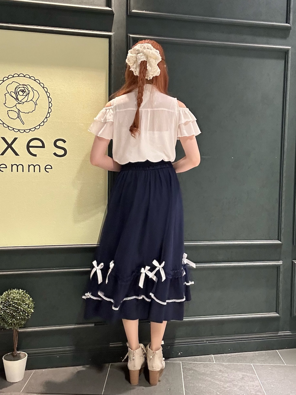 「axes femme POETIQUE、マリン、マリンコーデ、夏コーデ、海コーデ、海」|「axes femme POETIQUEのマリンチャームリボンブラウス(シャツ/ブラウス、ホワイト系)」を使った、まみ 🎀さん(骨格ナチュラル・レディース・167cm)の夏コーディネートの3枚目の写真