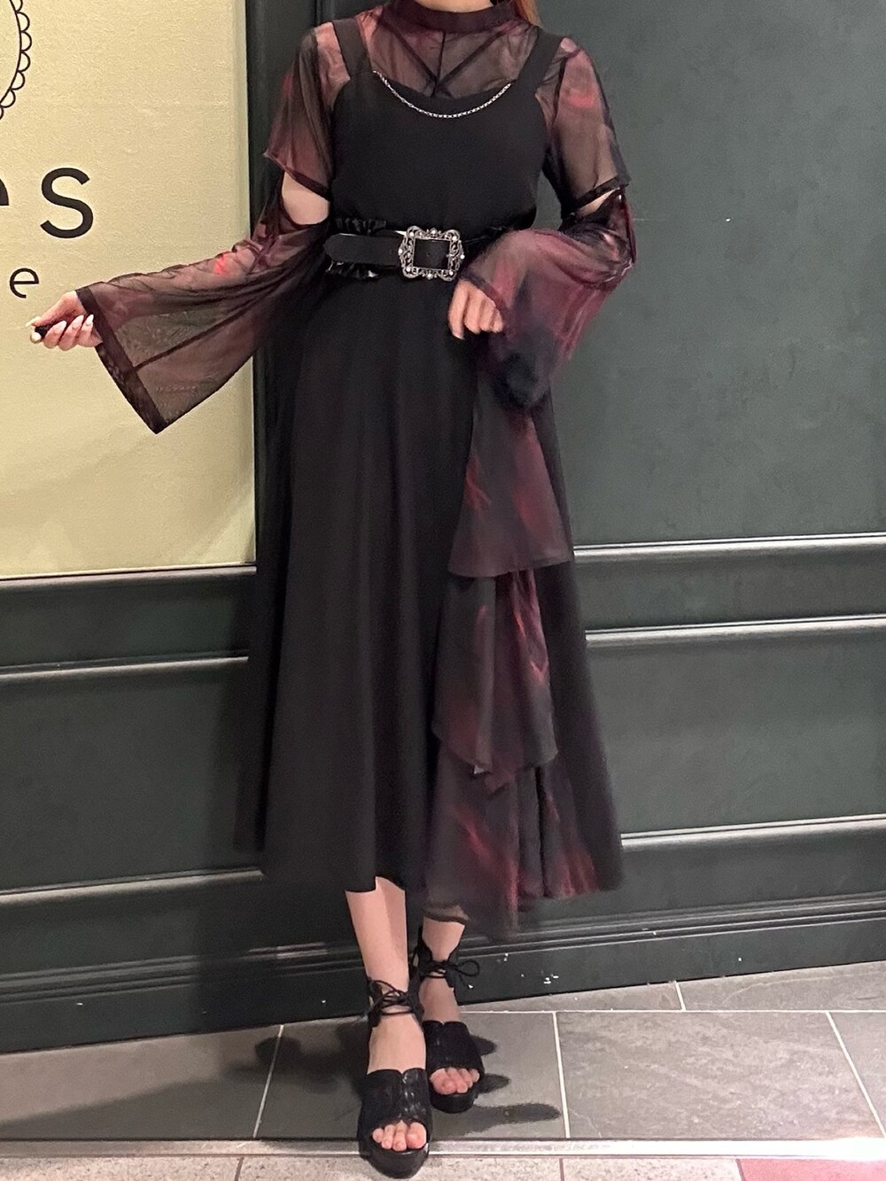 「axes femme POETIQUE、モード、マーブル、レイヤードスタイル、ブラック、ブラックコーデ、シアー、シアートップス」|「axes femme POETIQUEのマーブルシアートップス(Tシャツ/カットソー、レッド系)」を使った、まみ 🎀さん(骨格ナチュラル・レディース・167cm)の夏コーディネートの6枚目の写真