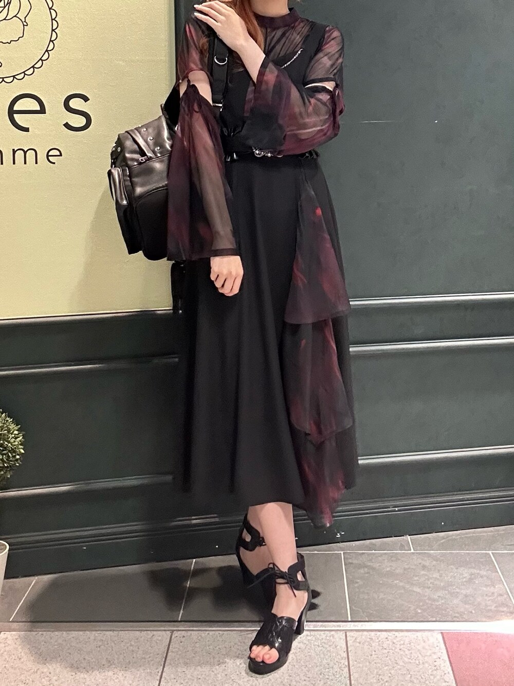 「axes femme POETIQUE、モード、マーブル、レイヤードスタイル、ブラック、ブラックコーデ、シアー、シアートップス」|「axes femme POETIQUEのマーブルシアートップス(Tシャツ/カットソー、レッド系)」を使った、まみ 🎀さん(骨格ナチュラル・レディース・167cm)の夏コーディネートの4枚目の写真