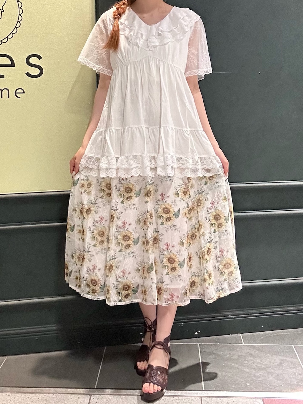 「サンダル、ひまわり、ひまわり畑、花柄、花柄スカート、夏、夏コーデ、シアー」|「axes femmeのひまわり柄ロングスカート(スカート、ホワイト系)」を使った、まみ 🎀さん(骨格ナチュラル・レディース・167cm)の夏コーディネートの6枚目の写真