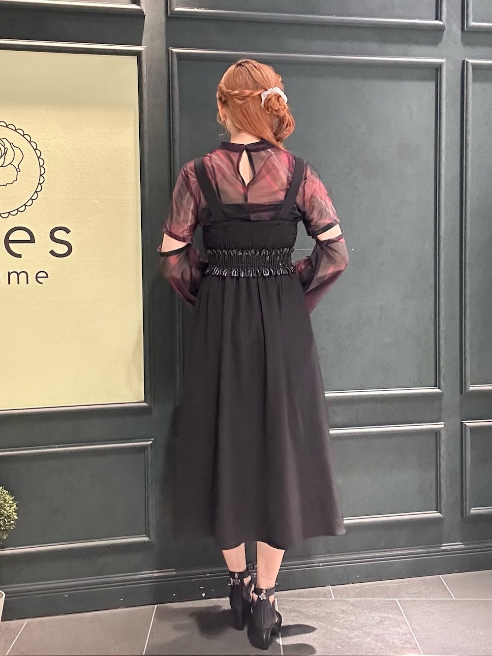 「axes femme POETIQUE、モード、マーブル、レイヤードスタイル、ブラック、ブラックコーデ、シアー、シアートップス」|「axes femme POETIQUEのマーブルシアートップス(Tシャツ/カットソー、レッド系)」を使った、まみ 🎀さん(骨格ナチュラル・レディース・167cm)の夏コーディネートの3枚目の写真
