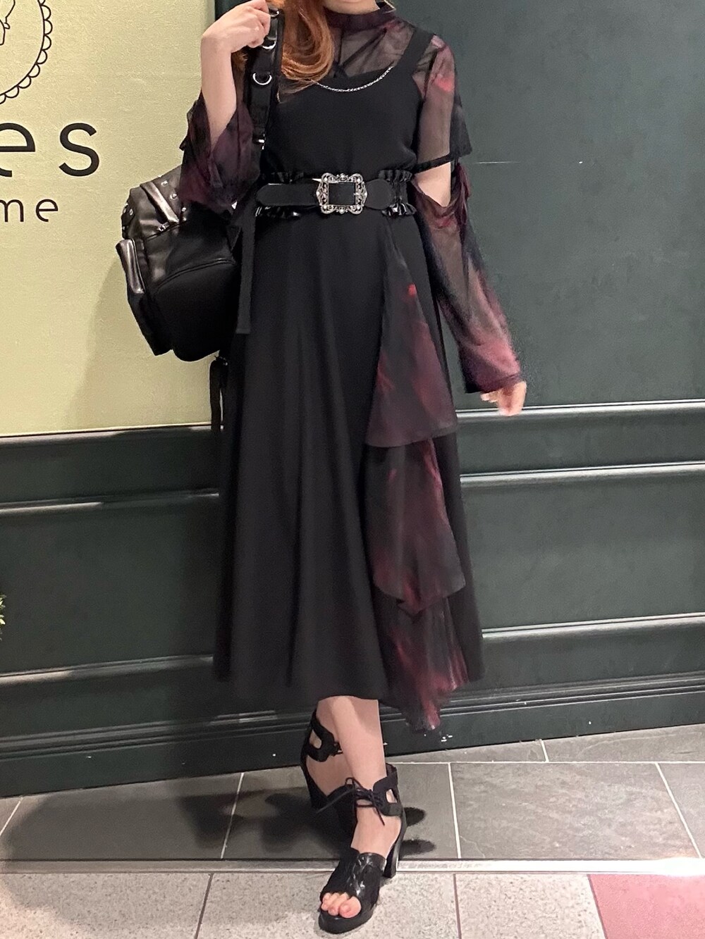 「axes femme POETIQUE、モード、マーブル、レイヤードスタイル、ブラック、ブラックコーデ、シアー、シアートップス」|「axes femme POETIQUEのマーブルシアートップス(Tシャツ/カットソー、レッド系)」を使った、まみ 🎀さん(骨格ナチュラル・レディース・167cm)の夏コーディネートの5枚目の写真