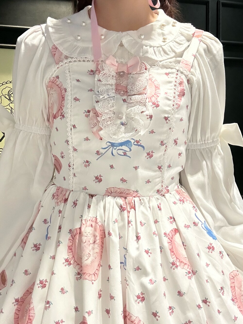「Chalmiere」｜「Chalmiereのハッピードリームキティジャンパースカート（ジャンパースカート、ホワイト系）」を使った、まみ 🎀さん（骨格ナチュラル・レディース・167cm）の春コーディネートの6枚目の写真