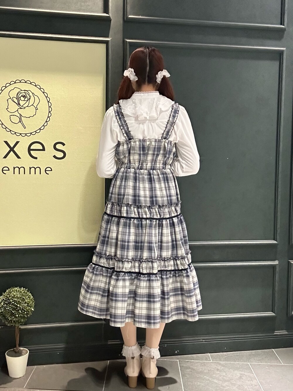 「チェック、春めき満開コーデ、axes femme、axes femme POETIQUE」|「axes femme POETIQUEのシャーリングデザインワンピース(ワンピース、グレー系)」を使った、まみ 🎀さん(骨格ナチュラル・レディース・167cm)の春コーディネートの8枚目の写真