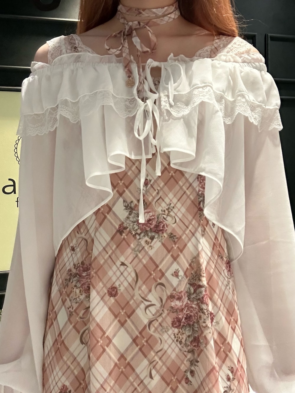 「axes femme、ラフコーデ、おしゃれさんと繋がりたい、カーディガンコーデ、キャミワンピ、サンダル、夏、夏コーデ」｜「axes femmeのロージーチェックキャミワンピース（ワンピース、オレンジ系）」を使った、まみ 🎀さん（骨格ナチュラル・レディース・167cm）の春コーディネートの7枚目の写真