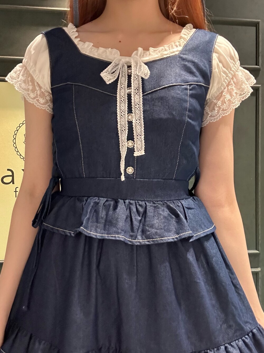 「サンダル、axes femme、初夏コーデ、着回しコーデ、オトナカワイイ、大人カジュアルコーデ」|「axes femmeのフリルデザインジャンスカ(ジャンパースカート、ブルー系)」を使った、まみ 🎀さん(骨格ナチュラル・レディース・167cm)の春コーディネートの8枚目の写真