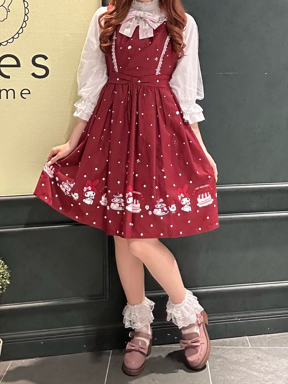「axes femme、コラボ、マイメロディ、サンリオコラボ、ガーリー、ガーリーコーデ、ピンク、ピンクコーデ」｜「axes femmeのマイメロディ／ニットケープ（カーディガン/ボレロ、ピンク系）」を使った、まみ 🎀さん（骨格ナチュラル・レディース・167cm）の春コーディネートの6枚目の写真