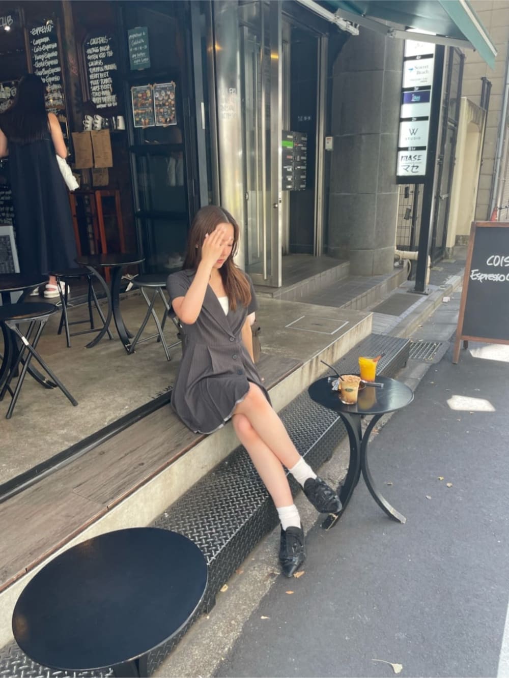 「骨格ウェーブ、ワンピース、ストライプ、ストライプワンピース、スーツ、オトナカジュアル、おでかけ服、今日のコーデ、きれいめコーディネート、ワンピーススタイル、秋服準備はじめました、ワンピースコーデ」｜「RAY CASSINのスーツジャケットミニワンピース（ワンピース、グレー系）」を使った、RAYCASSIN_officialさん（骨格ウェーブ・レディース・160cm）の夏コーディネートの2枚目の写真
