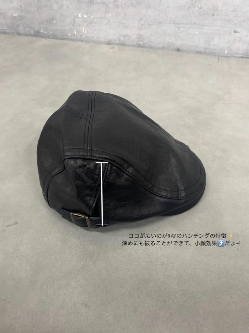 ブラック系のその他パンツ、ブラック系のシャツ/ブラウス、ブラック系のその他シューズを着用したレディースの夏コーディネートの5枚目の写真