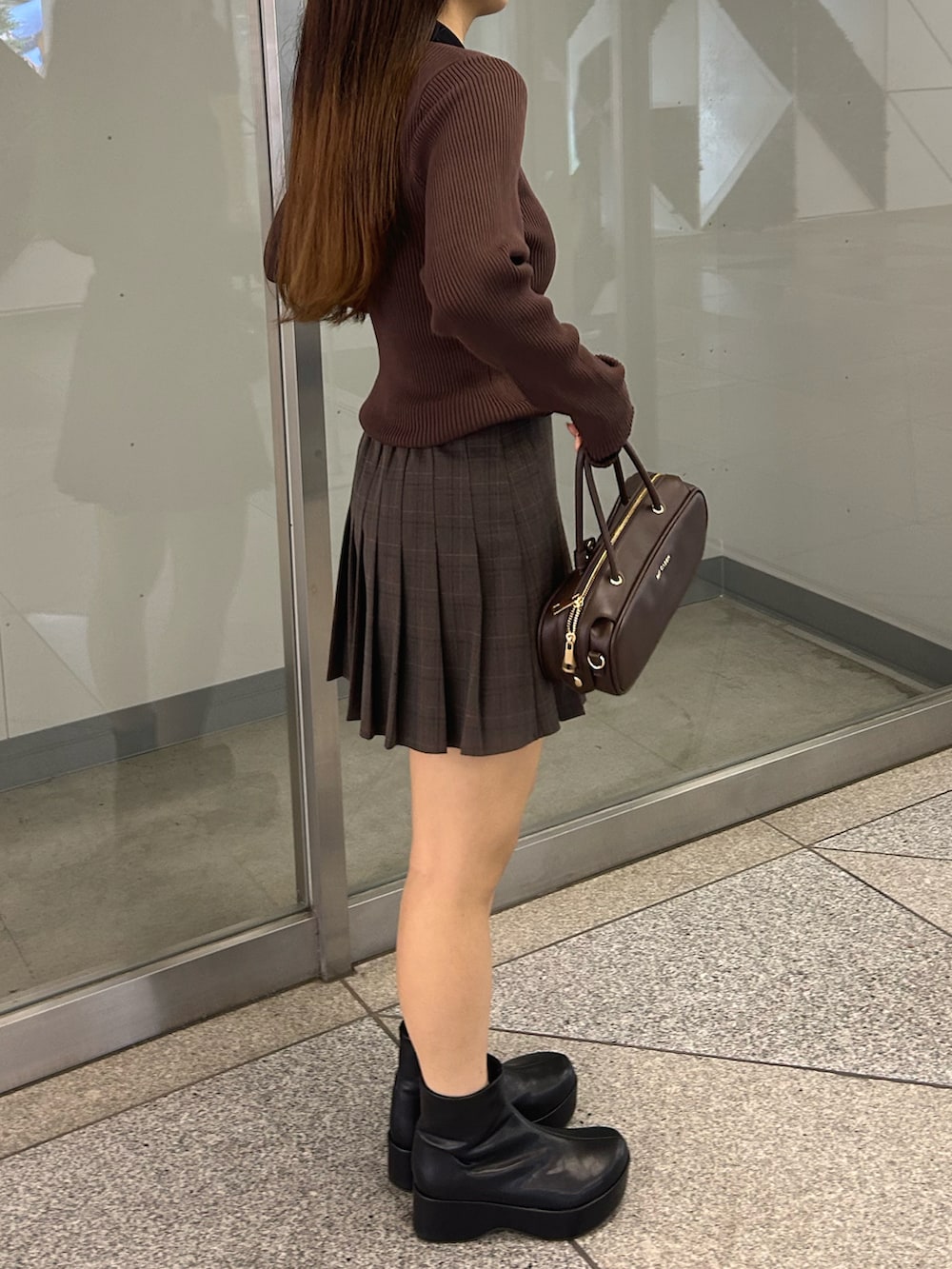 「ニット、秋冬コーデ、大人可愛い、ootd、きれいめカジュアル、ブーツスタイル、Ray Cassin、低身長女子、甘辛mix」|「RAY CASSINの【4色展開】配色ポロパフニット(ニット/セーター、ブラウン系)」を使った、RAYCASSIN_officialさん(レディース・157cm)の秋コーディネートの2枚目の写真