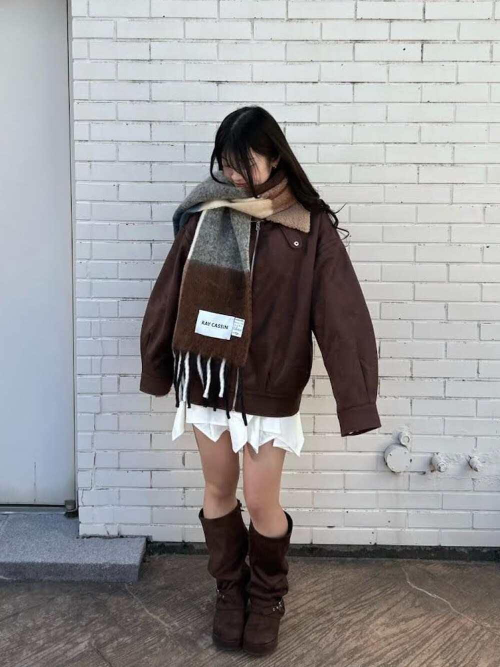 「マフラー、ブルゾン、アウター、ロングブーツ、春コーデ、レイカズン(Ray Cassin)、骨格ウェーブ、骨格ストレート」｜「RAY CASSINのキルティング中綿レザーブルゾン（ブルゾン、ブラウン系）」を使った、RAYCASSIN_officialさん（レディース・159cm）の冬コーディネートの2枚目の写真