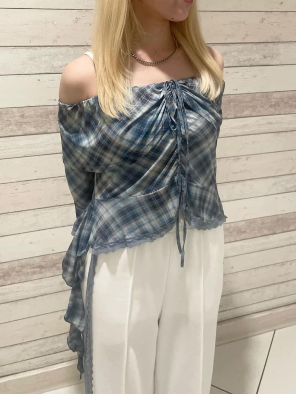 「夏ファッション、おでかけコーデ、オトナカワイイ、夏コーデ、スウェットパンツ、スウェット、チェック、オフショル、骨格ストレート、骨スト」｜「RAY CASSINの【セットアイテム/セットアップ対応】ウエストレースレイヤードスウェットパンツ（スウェットパンツ、ホワイト系）」を使った、RAYCASSIN_officialさん（骨格ストレート・レディース・156cm）の夏コーディネートの2枚目の写真
