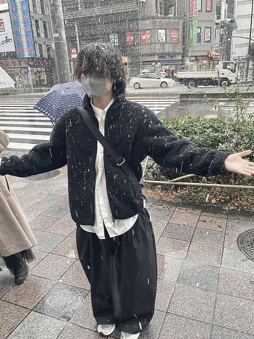 「きれいめカジュアル、シンプルコーデ、モノトーン」｜「UNIQLOの防風アウターフリースジャケット　BLAKC サイズL（ジャケット/アウター、ブラック系）」を使った、chitoさん（メンズ・169cm）の冬コーディネートの2枚目の写真