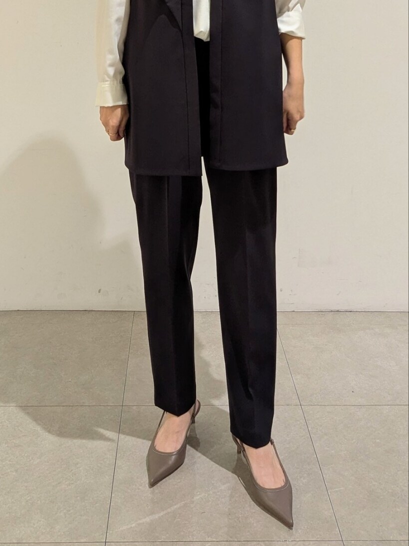 「春先取り、30代コーデ、ママファッション、セットアップ、骨格ストレート、イエベ秋、160cm、セレモニー、オケージョン、カリテ(qualite)」｜「qualiteの【入卒/セレモニー/オケージョン】バックペプラムジレ（ベスト、ブルー系）」を使った、koeさん（骨格ストレート・レディース・160cm）の冬コーディネートの3枚目の写真