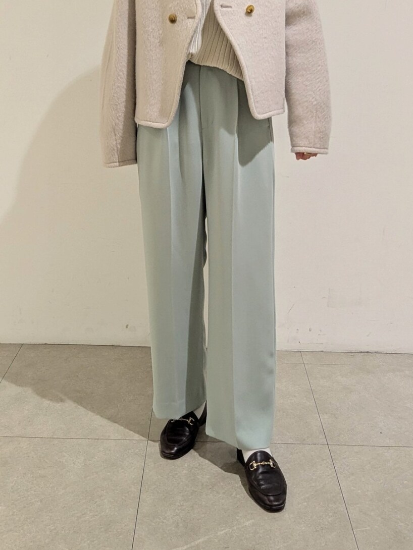 「真冬のあったかスタイル、大人コーデ、休日スタイル、ニット/セーター、春カラー、秋冬コーデ、骨格ストレート、イエベ秋、カリテ(qualite)、パンツスタイル、春色」｜「qualiteのモヘアシャギーショートーコート（ノーカラーコート、ベージュ系）」を使った、koeさん（骨格ストレート・レディース・160cm）の冬コーディネートの3枚目の写真