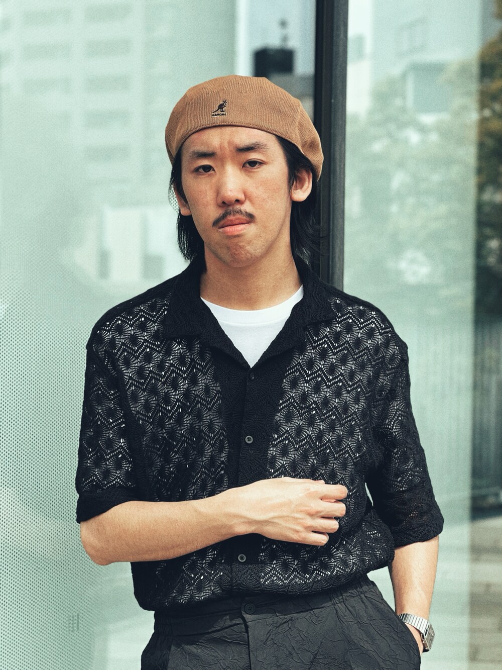 「シンプルスタイル、リラックススタイル、カジュアルコーデ、シンプルコーデ、春夏コーデ、ジャケット、JEANASiS、ZARA、KANGOL、ハンチング、キャスケット、リゾートスタイル、グルカサンダル、おしゃれさんと繋がりたい、キレイめ」｜「KANGOLのKANGOL SMU TROPIC GALAXY（ハンチング/ベレー帽、ベージュ系）」を使った、RANRANさん（メンズ・185cm）の春コーディネートの2枚目の写真