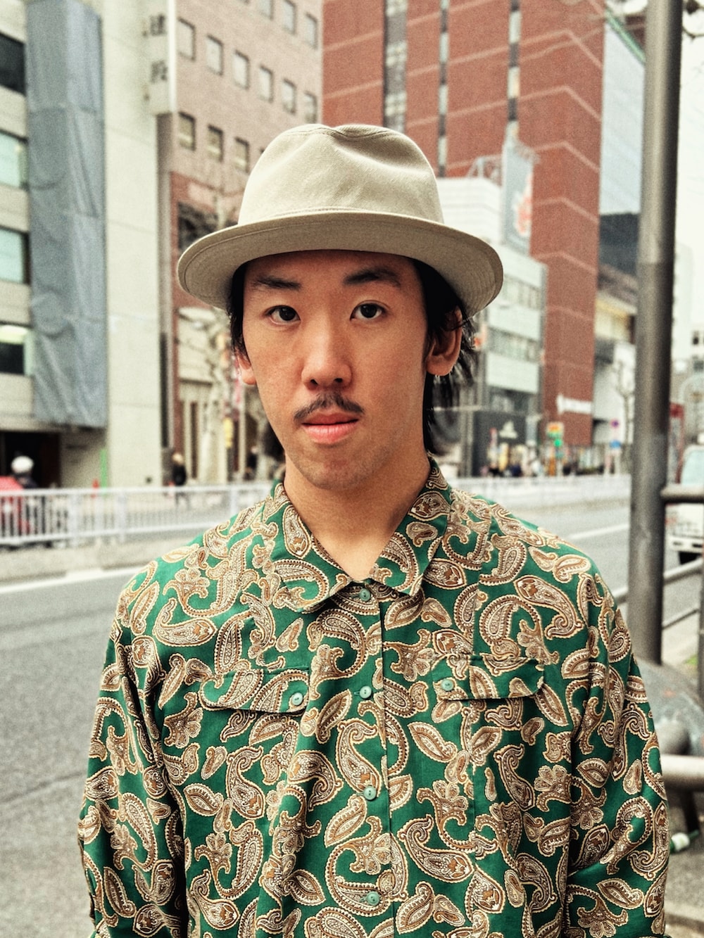 「レディースアイテム、ペイズリー、グルカサンダル、中折れハット、帽子、Wrangler、arth、メンズファッション、古着MIX、古着好きな人と繋がりたい、シンプル、春夏コーデ、誕生日、シャツスタイル、ハット」｜「arthのarth Co Paper Cloth Tiro（ハット、ベージュ系）」を使った、RANRANさん（メンズ・185cm）の冬コーディネートの2枚目の写真