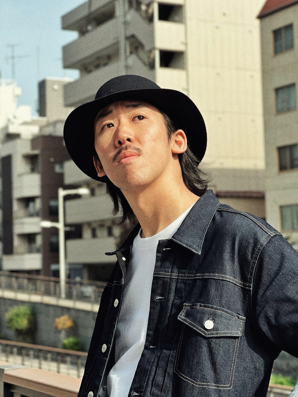「春のNewスタイル、カジュアルコーデ、春、シンプルコーデ、デニム、ワークマン、Wrangler、VANS、KANGOL、バケットハット、高身長コーデ、春コーデ、いいね、save、フォローお願いします🤑、シンプル、帽子」｜「KANGOLのKANGOL TROPIC RAP HAT（ハット、ブラック系）」を使った、RANRANさん（メンズ・185cm）の春コーディネートの3枚目の写真