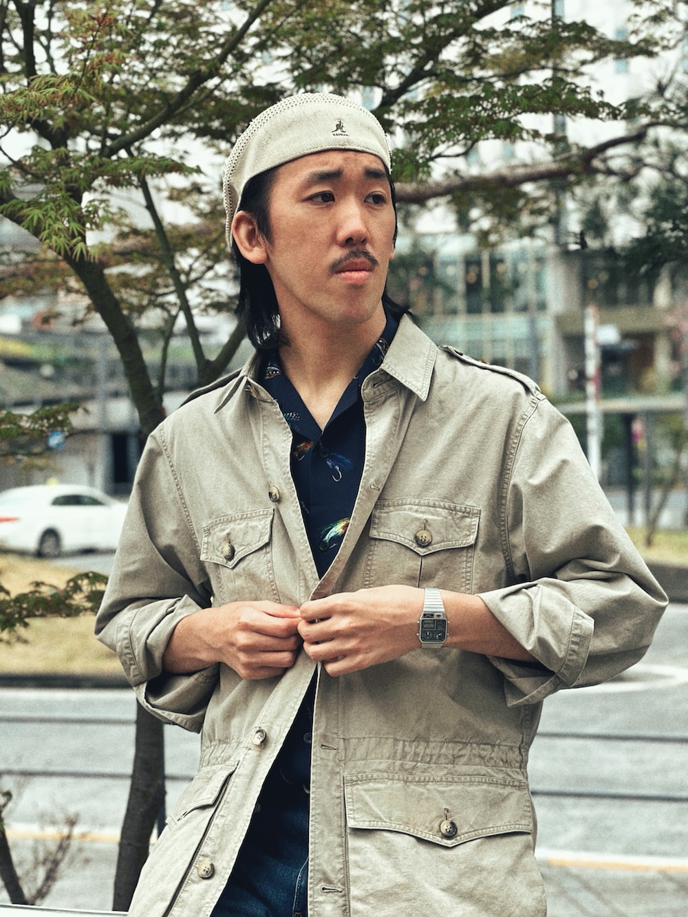 「カジュアルコーデ、春コーデ、KANGOL、BANANA REPUBLIC、Levi's、春夏コーデ、夏コーデ、ハンチング、アロハシャツ、デニム、おしゃれさんと繋がりたい、いいね、save、フォローお願いします🤑、古着MIX、お洒落さんとつながりたい、GU」｜「KANGOLのKANGOL TROPIC 504 VENTAIR（ハンチング/ベレー帽、ベージュ系）」を使った、RANRANさん（メンズ・185cm）の春コーディネートの3枚目の写真