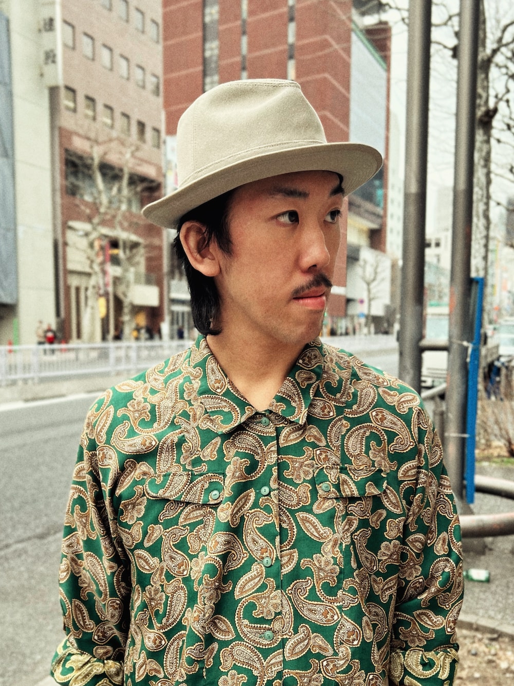 「レディースアイテム、ペイズリー、グルカサンダル、中折れハット、帽子、Wrangler、arth、メンズファッション、古着MIX、古着好きな人と繋がりたい、シンプル、春夏コーデ、誕生日、シャツスタイル、ハット」｜「arthのarth Co Paper Cloth Tiro（ハット、ベージュ系）」を使った、RANRANさん（メンズ・185cm）の冬コーディネートの3枚目の写真