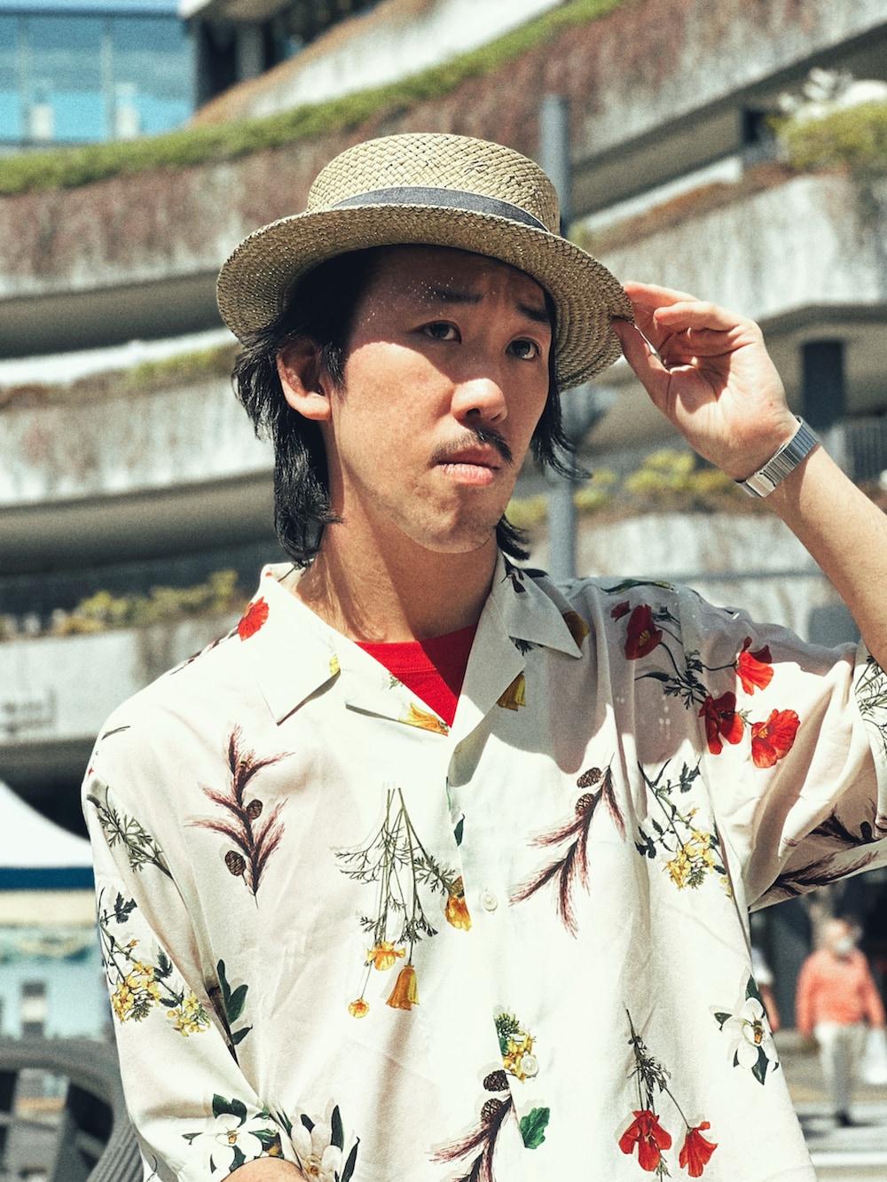 「お洒落さんとつながりたい、夏コーデ、カンカン帽、OVERRIDE、リラックススタイル、GU、帽子、ハット、カジュアル、オープンカラーシャツ、開襟シャツ、デニムパンツ、古着好きな人と繋がりたい、カジュアルコーデ、高身長コーデ」｜「OVERRIDEのOVERRIDE IGUSA BOATER（ハット、ベージュ系）」を使った、RANRANさん（メンズ・185cm）の春コーディネートの2枚目の写真