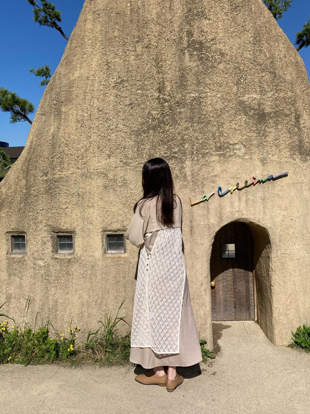 「お出かけコーデ、淡色コーデ、ベージュコーデ、一癖ある淡色コーデ、eaphi、eaphi_ootd、ブラウンコーデ、ケープ、春コーデ、秋コーデ、シンプルスタイル、骨格ウェーブ」｜「eaphiのアイテム（その他アウター、ベージュ系）」を使った、𝘴𝘩𝘪𝘰𝘳𝘪さん（骨格ウェーブ・レディース・163cm）の夏コーディネートの2枚目の写真
