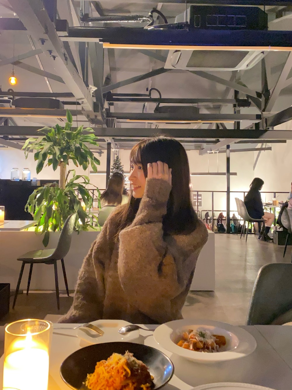 「淡色コーデ、ニットコーデ、プチプラ、WEGO、Kastane、骨格ウェーブ、カフェコーデ、キレイめカジュアル、カジュアルコーデ、ブルべ夏、冬コーデ、163cm、メガネ女子、ブラウンコーデ、ラクチンコーデ」｜「Kastaneのアイテム（ニット/セーター、ブラウン系）」を使った、𝘴𝘩𝘪𝘰𝘳𝘪さん（骨格ウェーブ・レディース・163cm）の冬コーディネートの2枚目の写真
