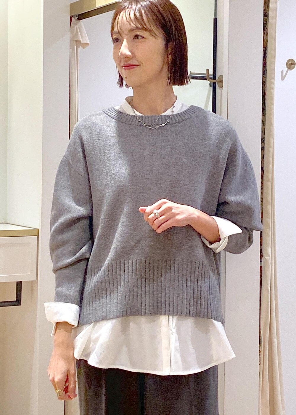 「大人シンプル、きれいめシンプル、高身長コーディネート、レイヤードコーデ、仕事、通勤、きれいめカジュアル、オフィスカジュアル、ママコーデ、アラフォー、アラフォーコーデ、初冬コーデ、冬コーデ、お仕事コーデ、授業参観日コーデ」｜「Juzeのストラップデザインパンプス（パンプス、ブラック系）」を使った、eric08さん（レディース・166cm）の冬コーディネートの9枚目の写真