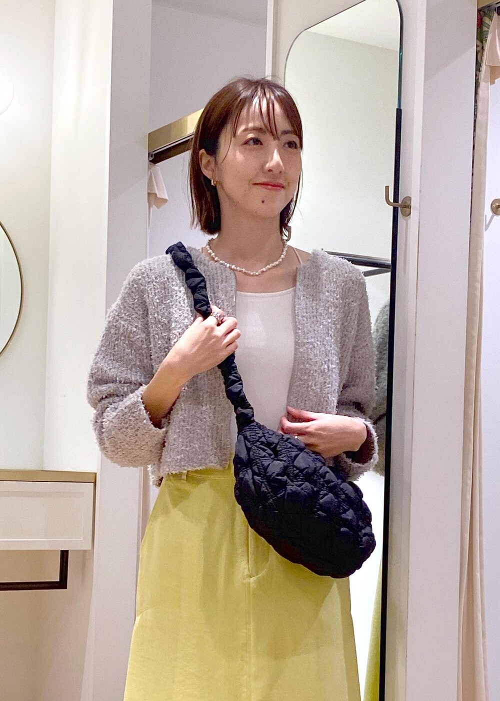「24SS春の新作、カーディガン、ジップカーディガン、ショート丈、美イージー、美easy、黄色、Aラインスカート、Aライン、ハンドバッグ、ショルダーバッグ、羽織り、カジュアルスタイル、カジュアルコーデ、お出かけ」｜「Juzeの【HARUTA】ポインテッドトゥローファー【抗菌防臭】（ローファー、ブラック系）」を使った、eric08さん（レディース・166cm）の春コーディネートの3枚目の写真