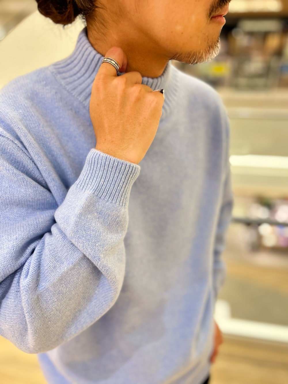 MIZUTAさんの「カシミヤ混 MUSIC ハイネックプルオーバーニット（NOLLEY’S）」を使ったコーディネートの5枚目の写真