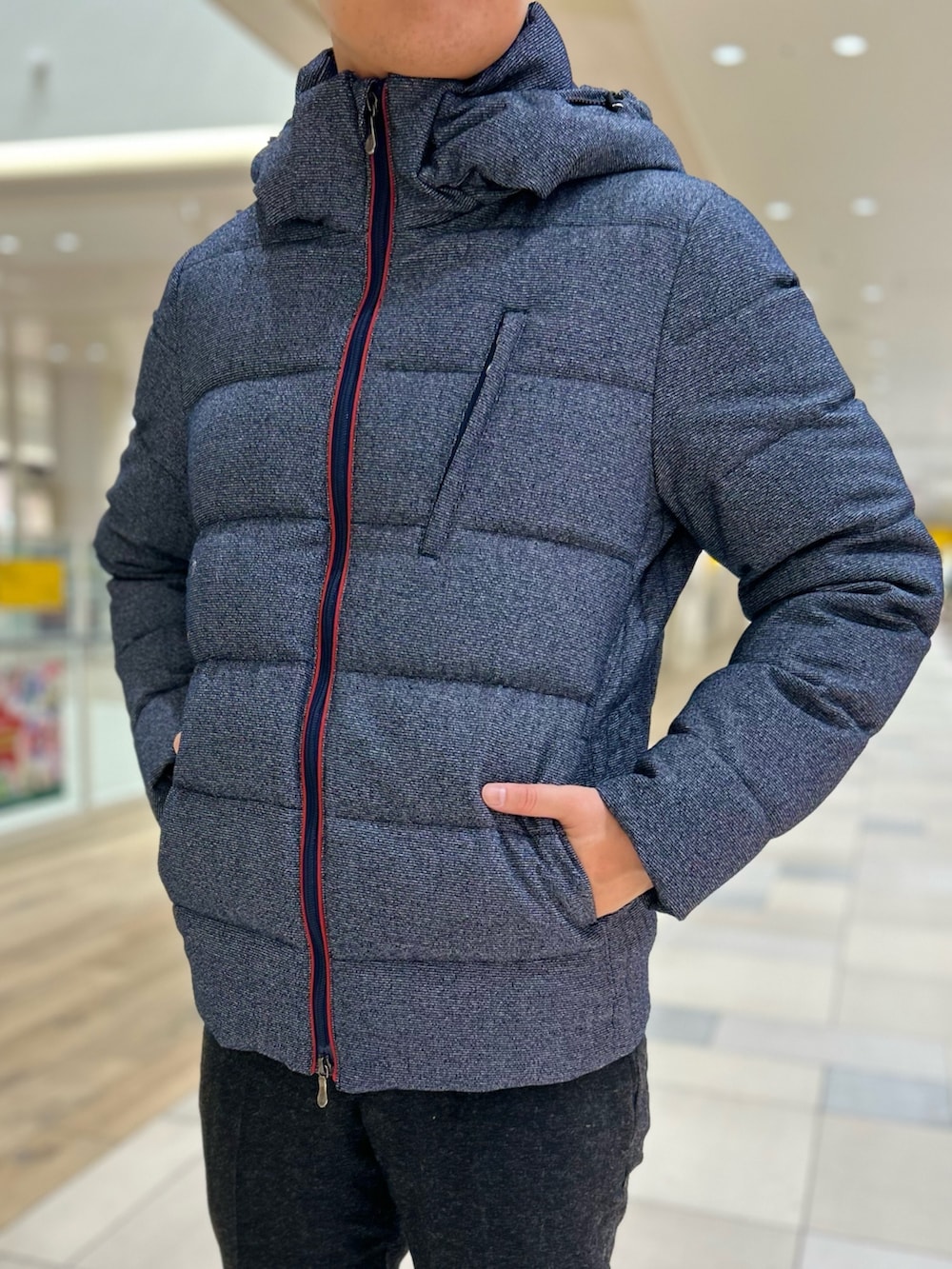 「ダウンジャケット、スタイリッシュ、冬コーデ、秋冬コーデ、NOLLEY'S、綺麗めコーデ、オトナカジュアル、30代コーデ」|「NOLLEY’Sのワンダーシェイプ 起毛イージーパンツ(その他パンツ、ブルー系)」を使った、MIZUTAさん(メンズ・174cm)の冬コーディネートの3枚目の写真