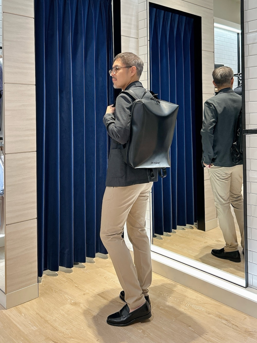 「ジャケットスタイル、ジャケット、オフィスカジュアル、オフィススタイル、オフィスコーデ、ビジネススタイル、ビジネスカジュアル、NOLLEY'S、大人コーデ、30代コーデ、beruf baggage、キレイめ、上品」｜「beruf baggageの【beruf baggage/ベルーフ バゲッジ】別注URBAN EXPLORER 16NLS（バックパック/リュック、ブラック系）」を使った、MIZUTAさん（メンズ・174cm）の夏コーディネートの2枚目の写真