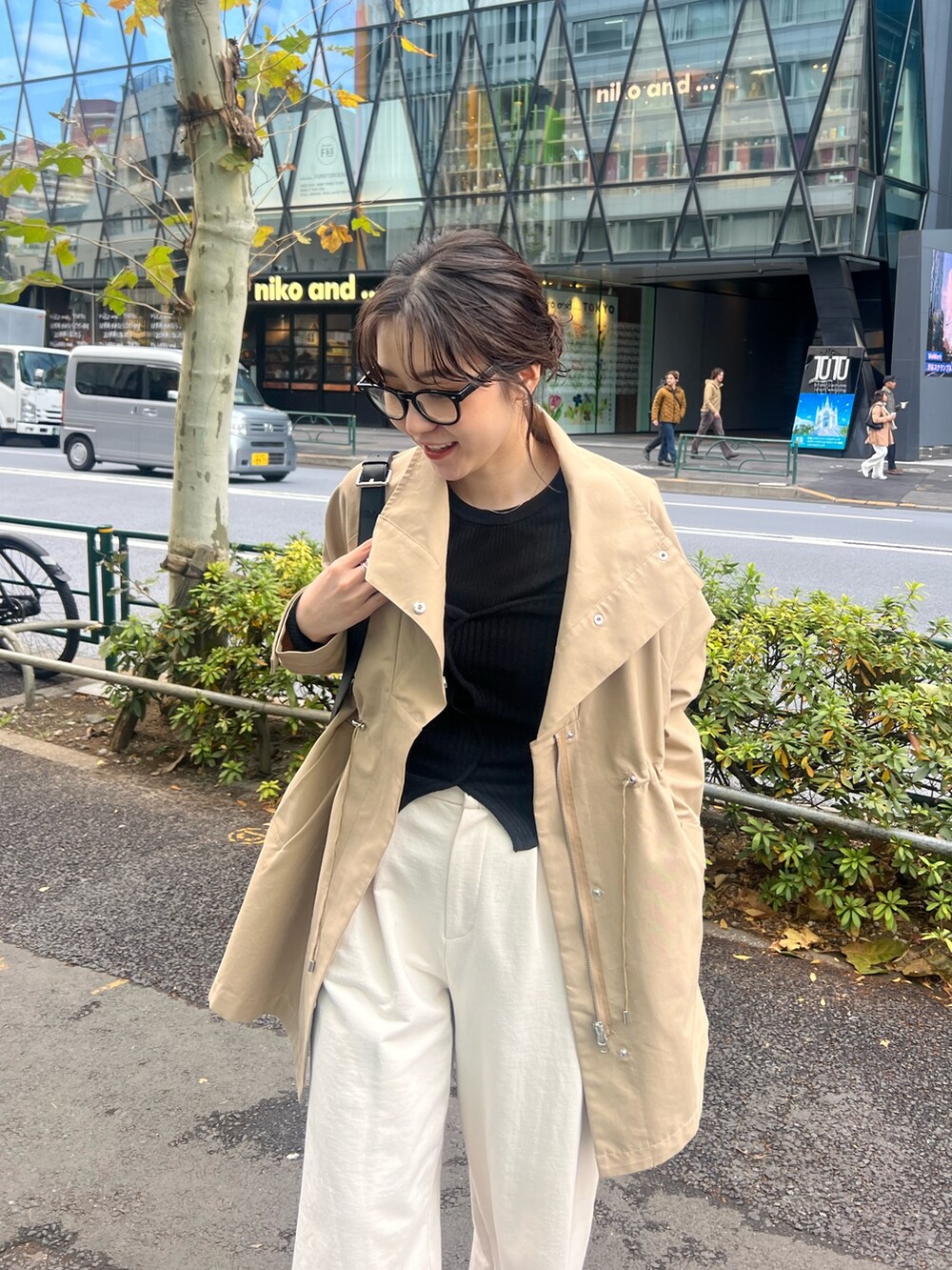 「レイヤードスタイル、ビスチェ、オトナカジュアル、春服コーデ、パンツコーデ、ラクチンコーデ、着回しコーデ、きれいめカジュアル、シンプルスタイル、春、楽チンコーデ、大人ファッション、春服、スウェットコーデ、ゆるコーデ」｜「CAPRICIEUX LE'MAGEの【yao企画】【高身長サイズあり】タックスウェットパンツ（その他パンツ、ホワイト系）」を使った、harunaさん（レディース・165cm）の冬コーディネートの5枚目の写真