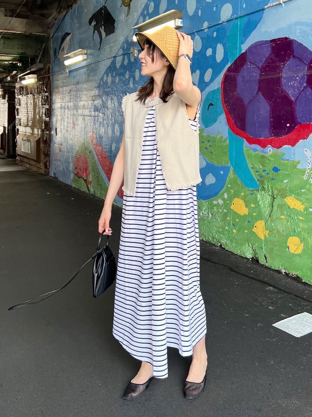 「ボーダー、ワンピース、ノースリーブ、ノースリーブワンピース、ベスト、ベストコーデ、ハット、むぎわら帽子、きれいめカジュアル、マリンコーデ、海コーデ、お出かけコーデ、高身長女子」｜「CAPRICIEUX LE'MAGEの【AgAwd/アガウド】パイピングハット（ハット、ベージュ系）」を使った、harunaさん（レディース・165cm）の夏コーディネートの3枚目の写真