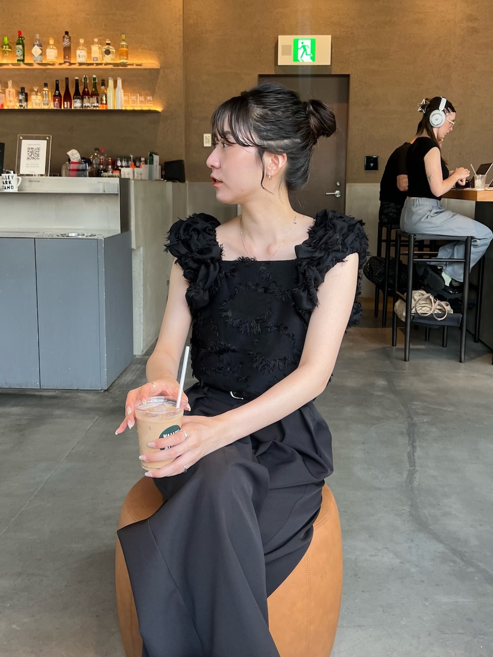 「ノースリーブ、シンプルコーデ、きれいめカジュアル、夏コーデ、ブラックコーデ、お出かけコーデ、モノトーン、おでかけコーデ、ラクチンコーデ、パンツスタイル、夏ルックで気分アップ、骨格ナチュラル」｜「CAPRICIEUX LE'MAGEの【低身長・高身長サイズあり】2タックワイドパンツ（その他パンツ、ブラック系）」を使った、harunaさん（レディース・165cm）の夏コーディネートの2枚目の写真
