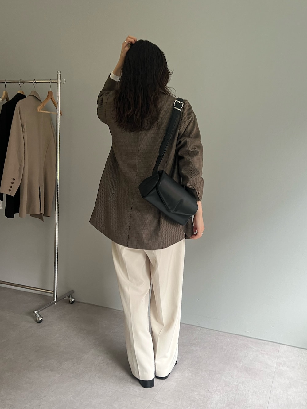 「ブラウン、シャツスタイル、秋服準備はじめました、お出かけコーデ、骨格ナチュラル、淡色コーデ、休日スタイル、オフィスカジュアル、大人カジュアル、チェック」｜「CAPRICIEUX LE'MAGEの【新色追加】Wテーラージャケット（テーラードジャケット、ブラウン系）」を使った、harunaさん（レディース・165cm）の秋コーディネートの4枚目の写真