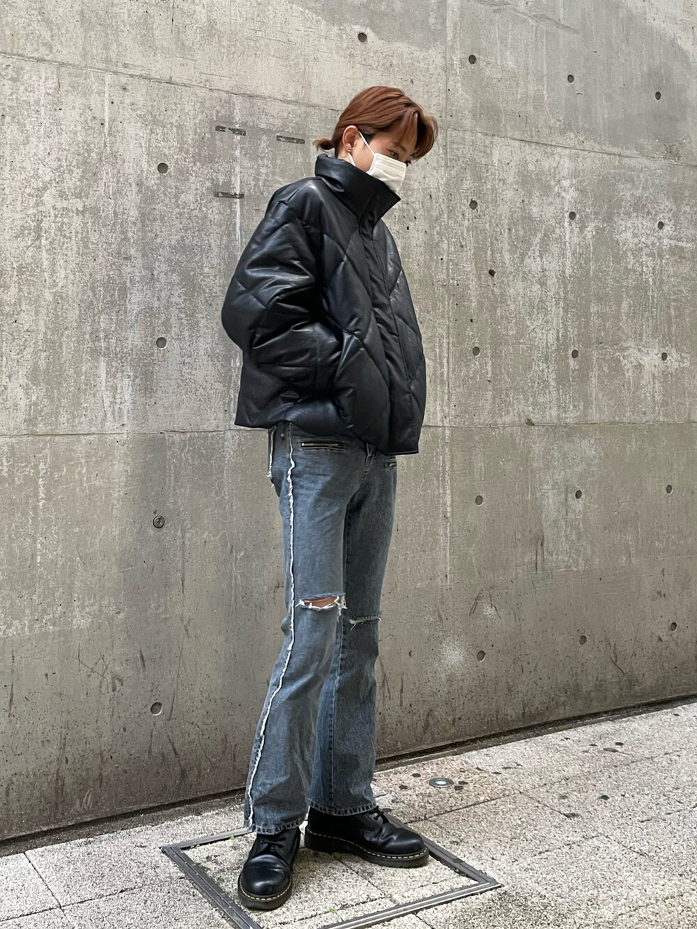 「休日コーデ、お洒落さんとつながりたい、冬のコーデ、韓国ファッション、シンプル、レディース男子、ブーツカットパンツ、韓国ブランド」｜「Dr. MartensのDr.Martens / ドクターマーチン 1460 8EYEBOOT 8ホール ブーツ シューズ（ブーツ、ブラック系）」を使った、ウェア太郎さん（メンズ・176cm）の冬コーディネートの2枚目の写真
