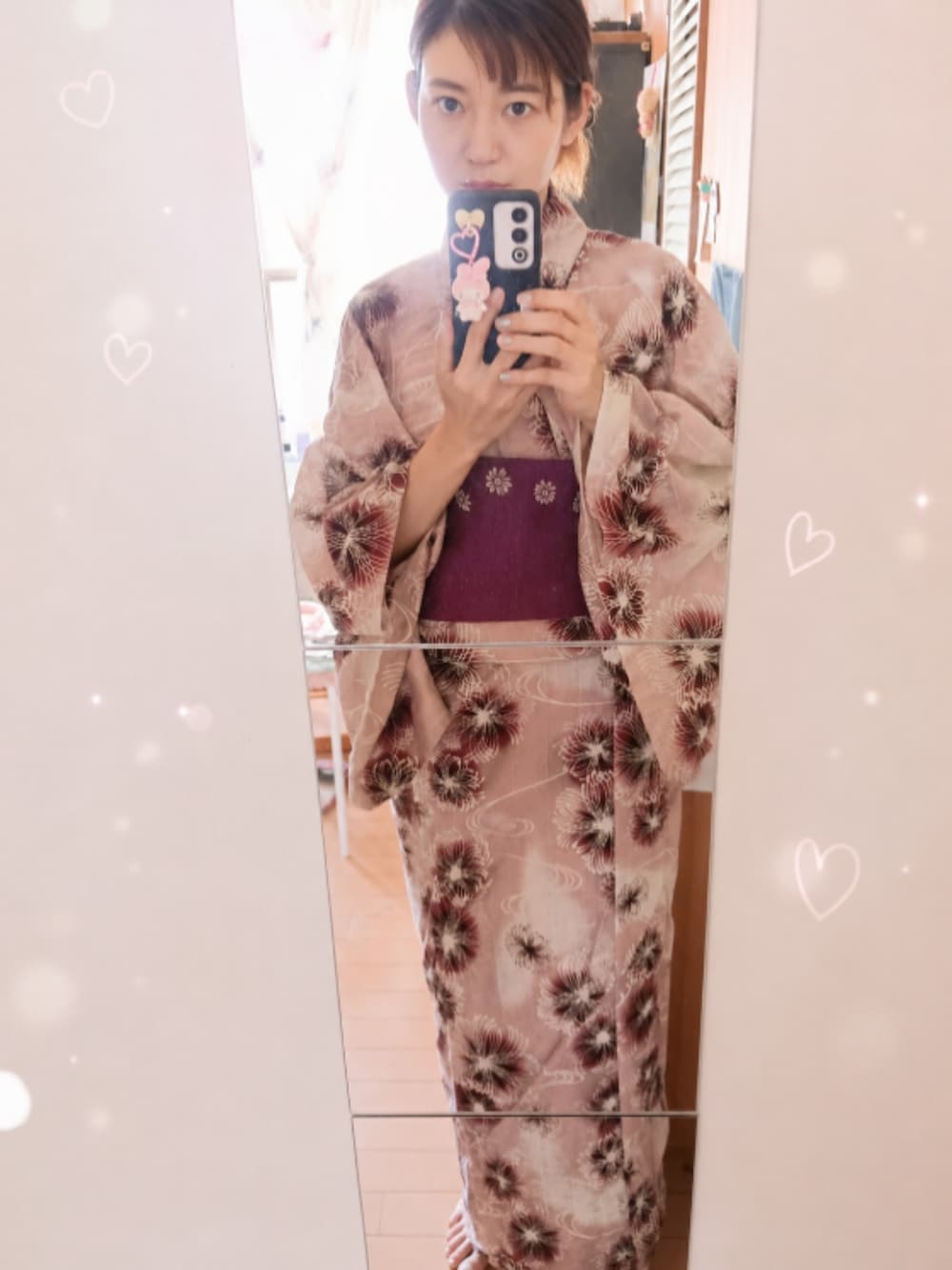 パープル系のその他トップスを着用したレディースの夏コーディネートの2枚目の写真