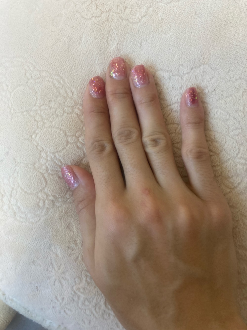 ピンク系のその他を着用したレディースの秋コーディネートの2枚目の写真