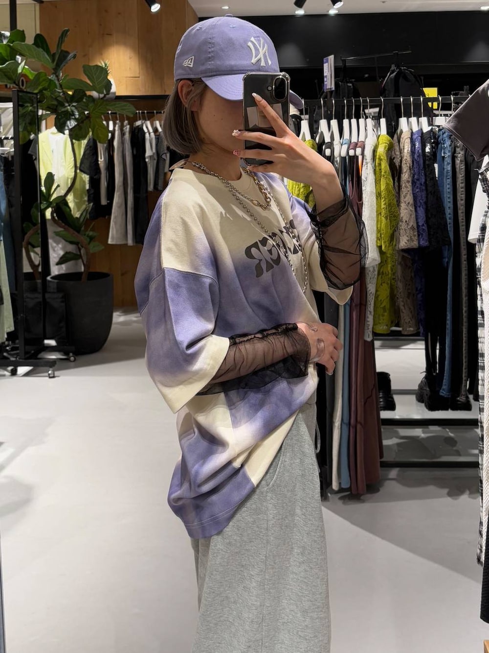 「ガーリー、個性派、モード、カジュアル、メンズライク、スウェット、PAGEBOY、PBLIM」｜「PAGEBOYの【NEWERA】9TWENTY（キャップ、パープル系）」を使った、pisさん（レディース・157cm）の夏コーディネートの3枚目の写真