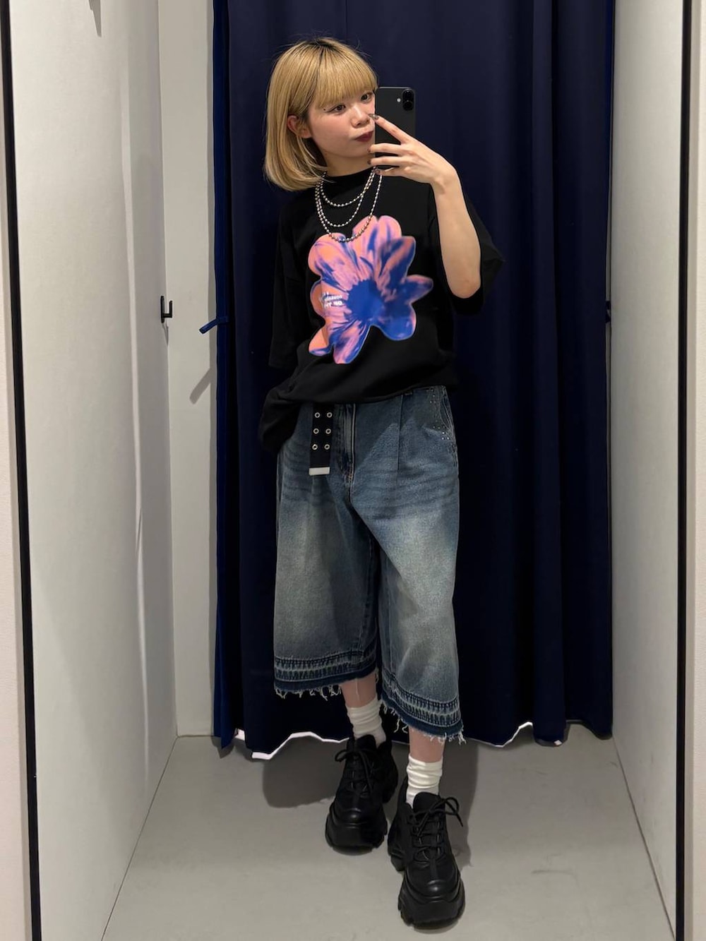 「ストリート、PAGEBOY、PBLIM、ガーリー、個性派、モード、レイヤードスタイル、メンズライク、カジュアル」｜「PAGEBOYのプラットチャンキースニーカー（スニーカー、ブラック系）」を使った、pisさん（レディース・157cm）の夏コーディネートの2枚目の写真