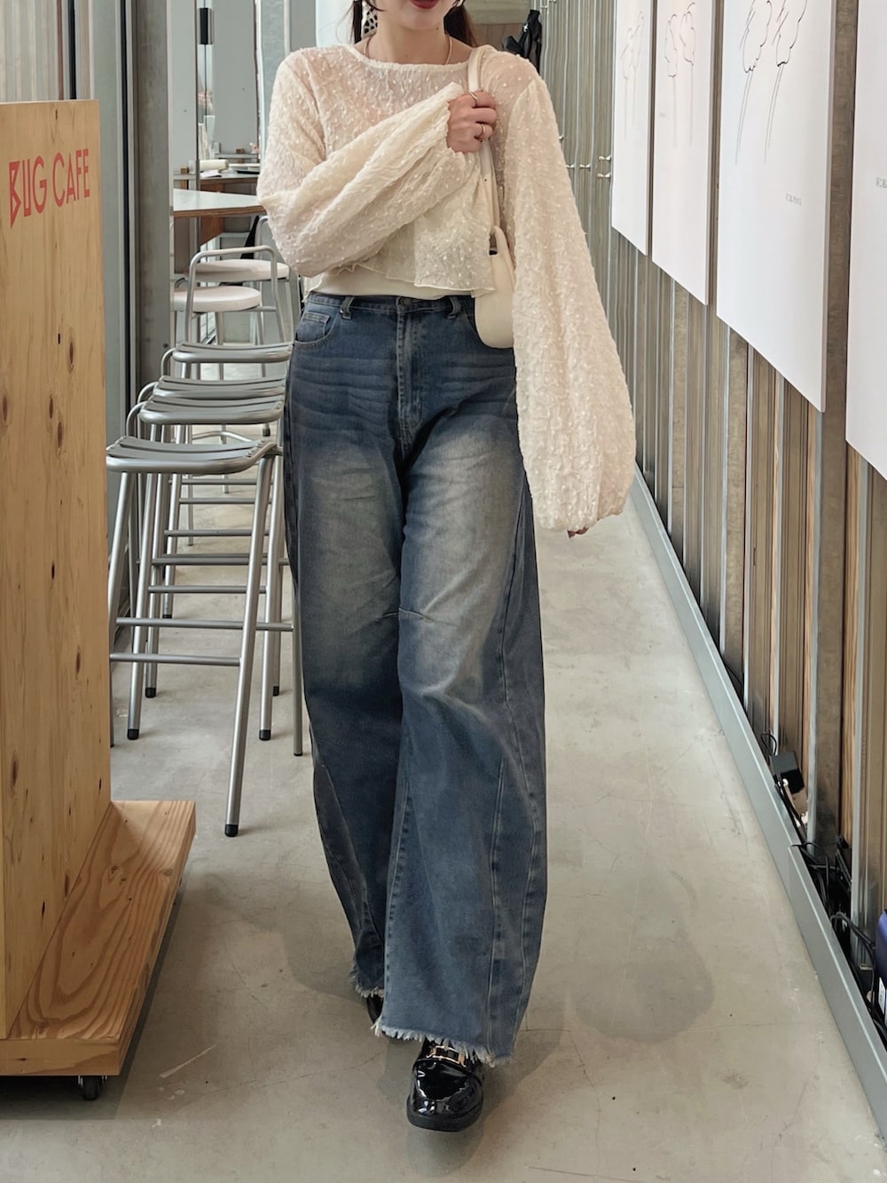 「春めき満開コーデ、スカーフ、春色、大人女子、春服コーデ、キレイめカジュアル、お出かけコーデ、お花見コーデ、高身長女子、GU、デニムコーデ、ローファー」｜「GUのアイテム（ストール/ショール、ホワイト系）」を使った、ｋａｒｅｎさん（骨格ストレート・レディース・165cm）の春コーディネートの2枚目の写真
