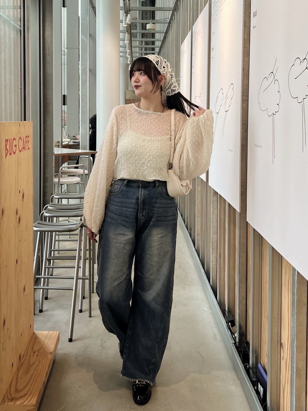 「春めき満開コーデ、スカーフ、春色、大人女子、春服コーデ、キレイめカジュアル、お出かけコーデ、お花見コーデ、高身長女子、GU、デニムコーデ、ローファー」｜「GUのアイテム（ストール/ショール、ホワイト系）」を使った、ｋａｒｅｎさん（骨格ストレート・レディース・165cm）の春コーディネートの3枚目の写真