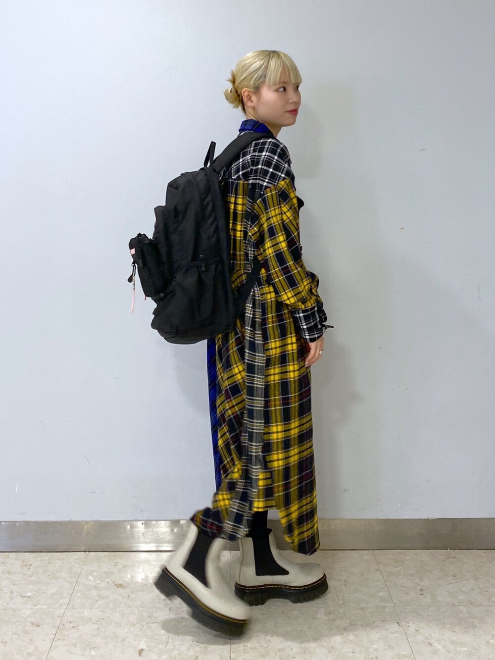 「お出かけコーデ、シンプルコーデ、休日スタイル、今日のコーデ、低身長コーデ、ootd、ゆったりコーデ、ワンピース、チェック、MILKFED.」｜「MILKFED.のPLAID PATCHWORK SHIRT DRESS（シャツワンピース、ブラック系）」を使った、ちさん（レディース・152cm）の冬コーディネートの4枚目の写真