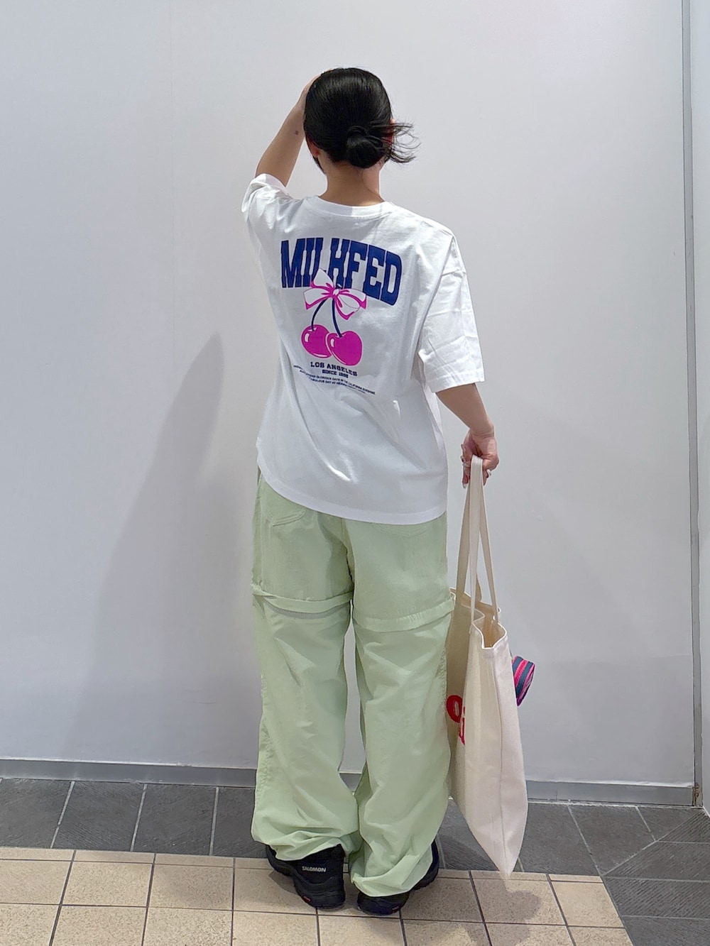 「MILKFED.のMELTY HEART FOAM PRINT WIDE S/S TEE（Tシャツ/カットソー、ホワイト系）」を使った、ちさん（レディース・152cm）の春コーディネートの3枚目の写真