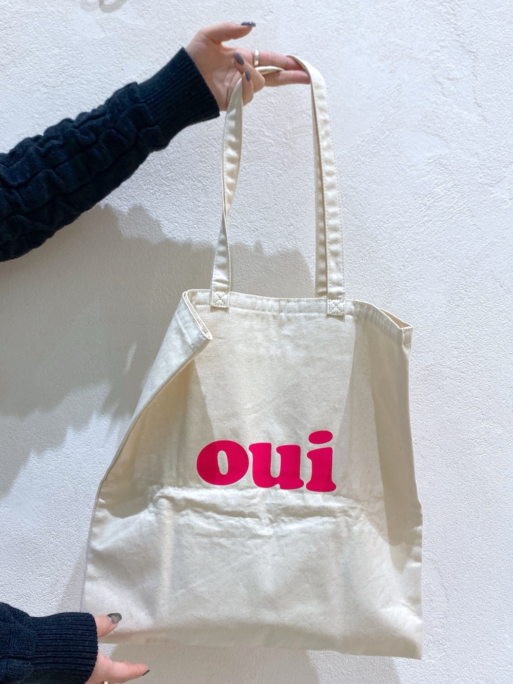 「オトナカジュアル、春服コーデ、オトナ女子、ファッションを楽しもう、スニーカーコーデ、春服、春ファッション、ワンピース、MILKFED.」｜「MILKFED.のJACQUARD KNIT CARDIGAN（カーディガン/ボレロ、ブラック系）」を使った、ちさん（レディース・152cm）の冬コーディネートの7枚目の写真